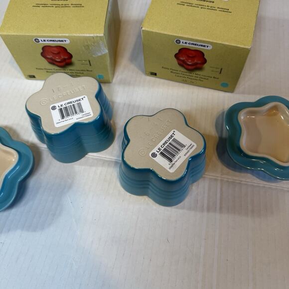 NEW Le Creuset Flower Petite Ramekin Caribbean Blue Set of 2 Stoneware - Picture 4 of 11